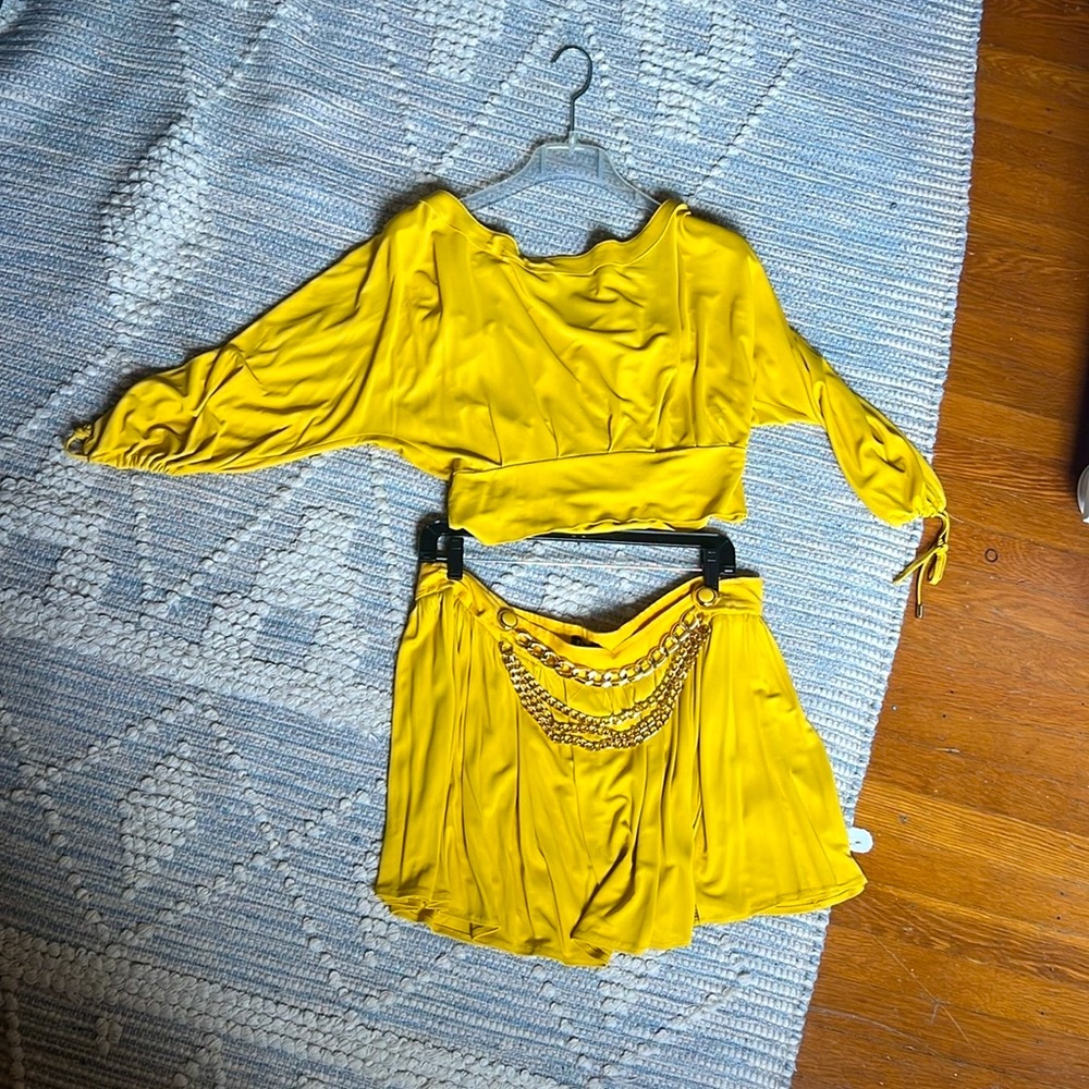 Vintage Dolce & Gabbana Y2K Yellow Chain Mini Skirt Set – 2008–09
